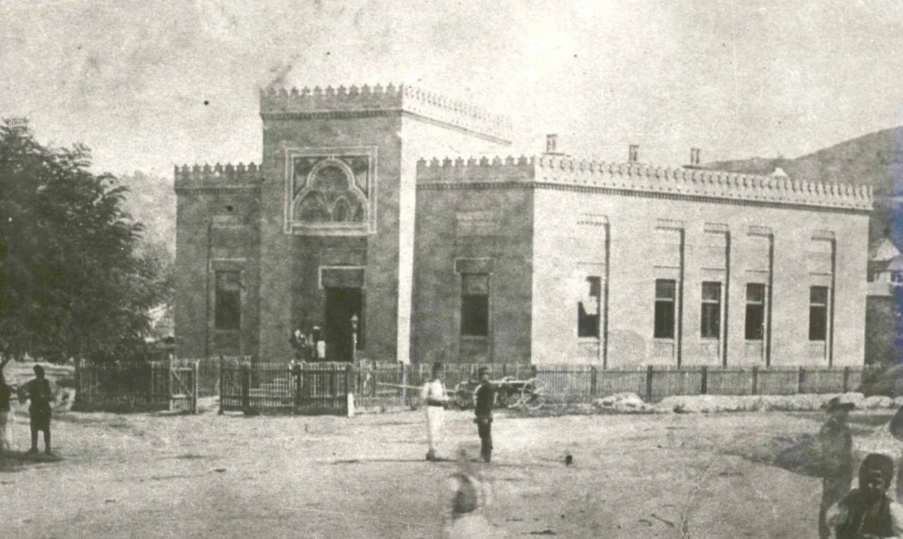Historijska fotografija Behram-begove medrese